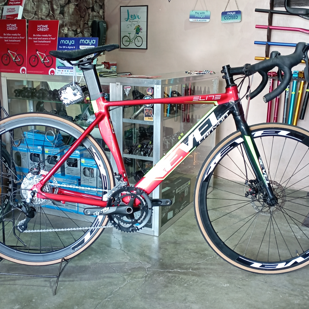 REVEL CANYON ELITE/AERO ROADBIKE STI