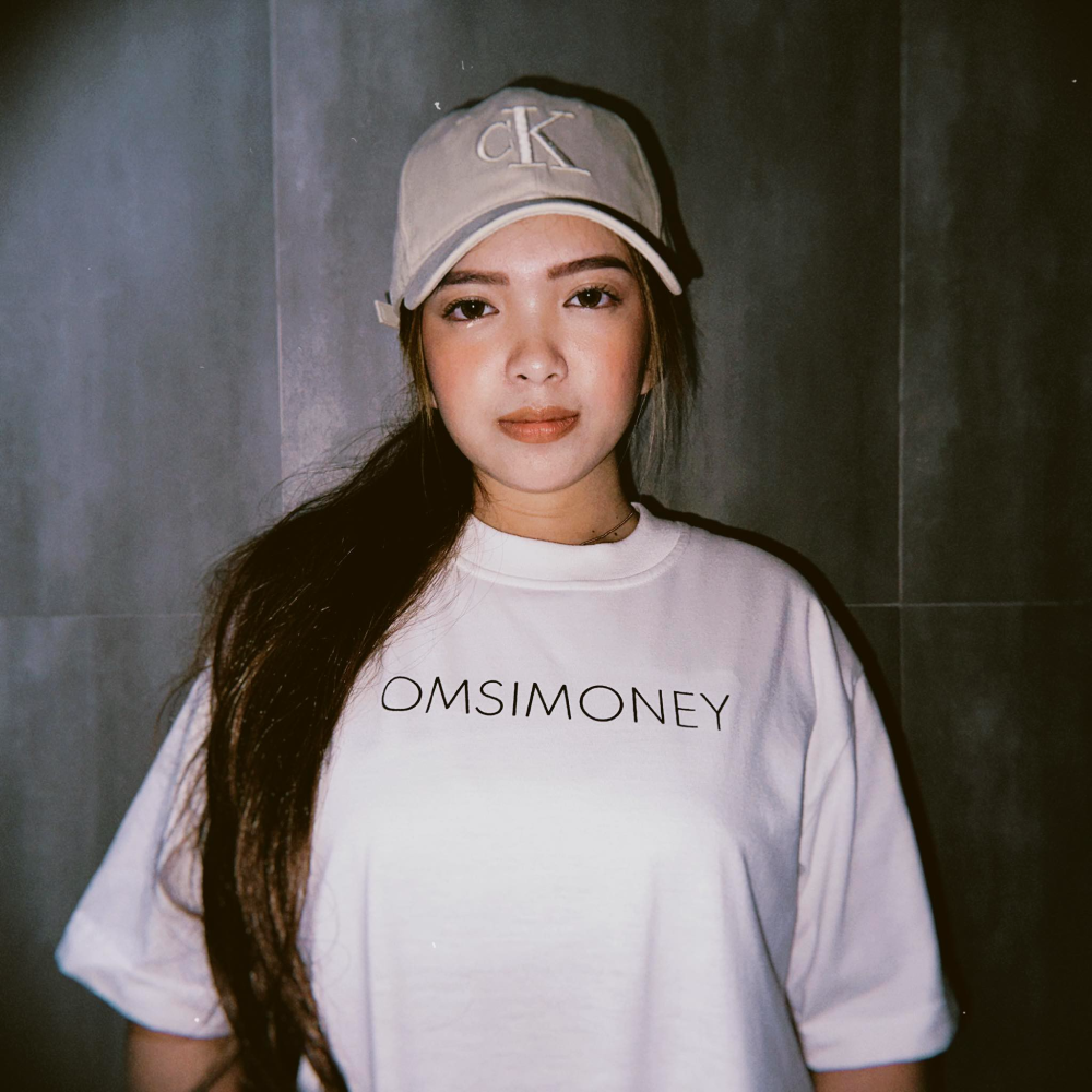 Omsimoney The Kissing Hand Off-White