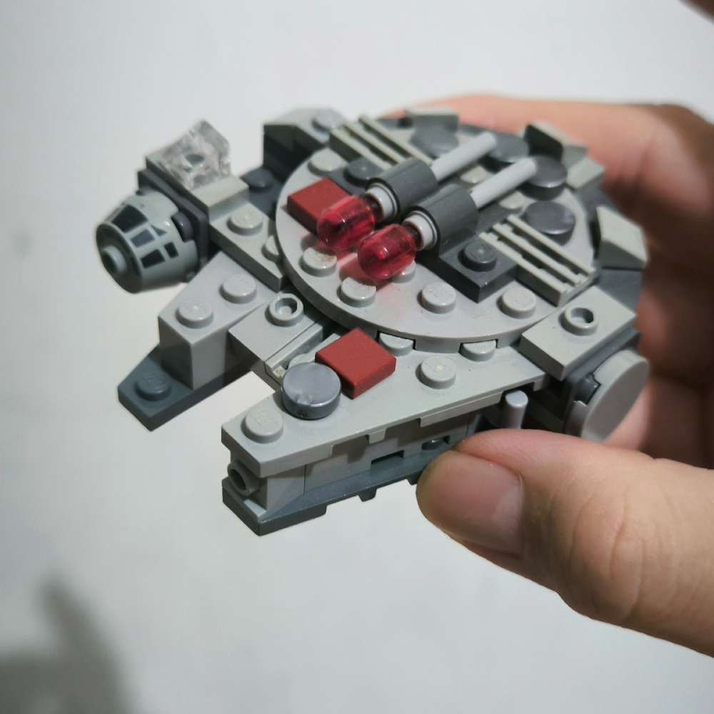Lego millennium falcon microfighther 