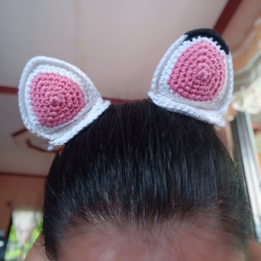 Crochet Ear-shaped hairclip (pair)