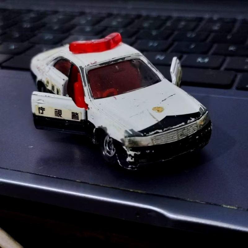 Tomica Nissan Cedric police car 