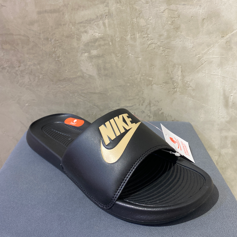 NIKE VICTORI ONE SLIDE CN9675-006