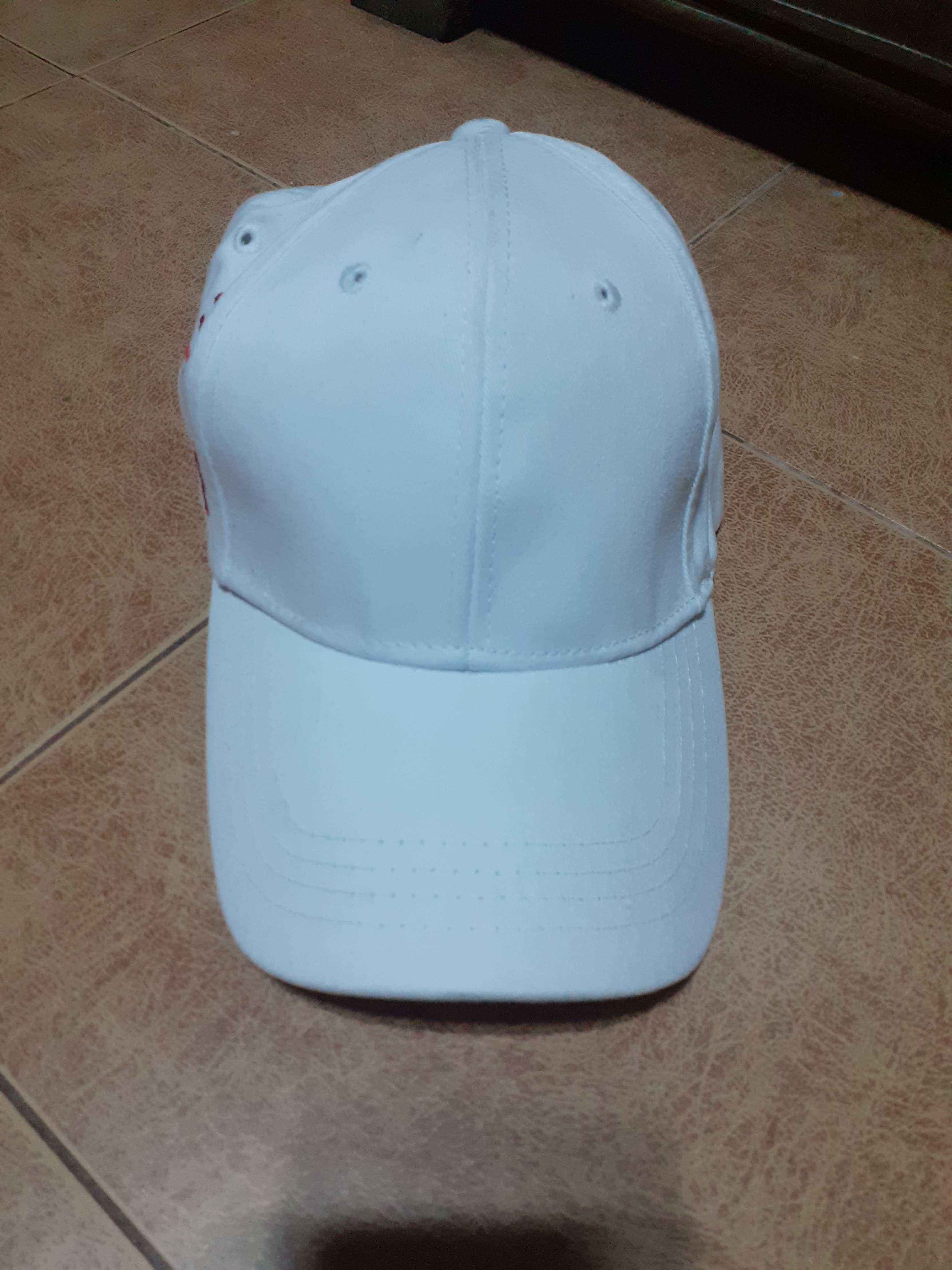 Caps