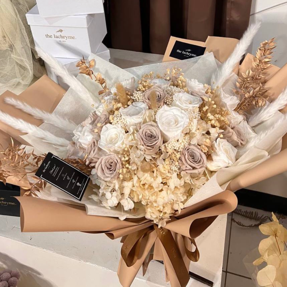 Khalea (30 Premium Roses)