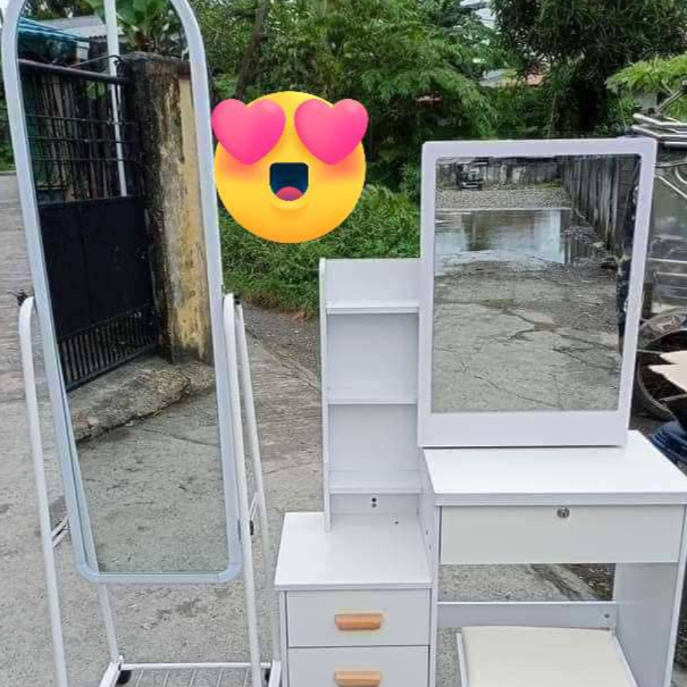 Vanity Mirror set with chair