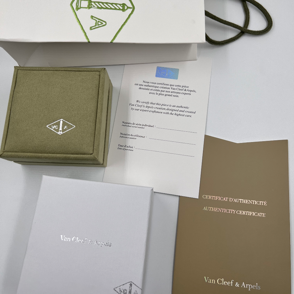 18k Gold Vca Necklace ✅ Box ✅Paper Bag ✅ Serial
