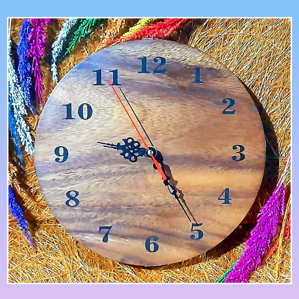 High Quality Solid Acacia Wooden Clock with Laser Engrave