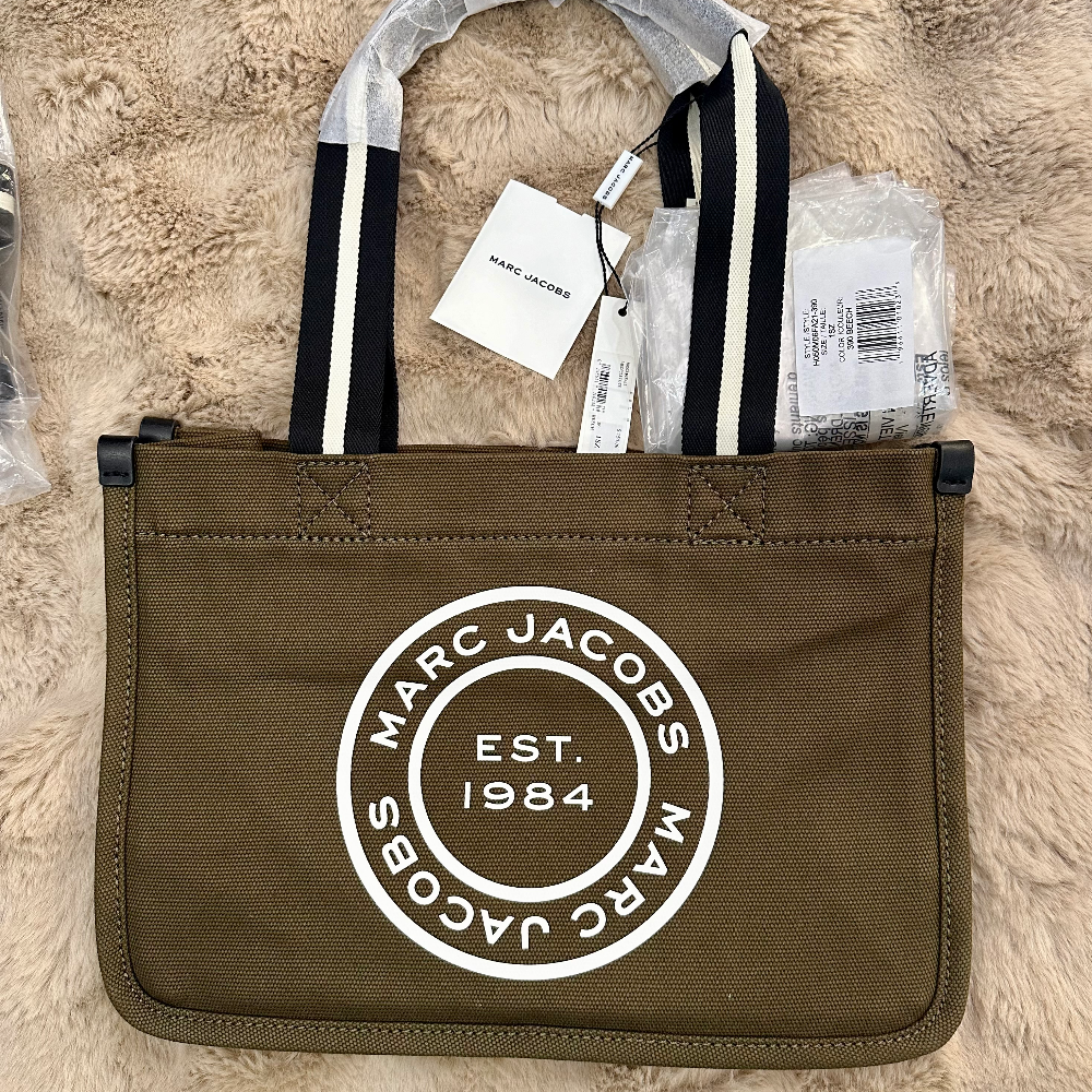 MARC JACOBS Signet Canvas Tote Beech by M A R C J A C O B S
