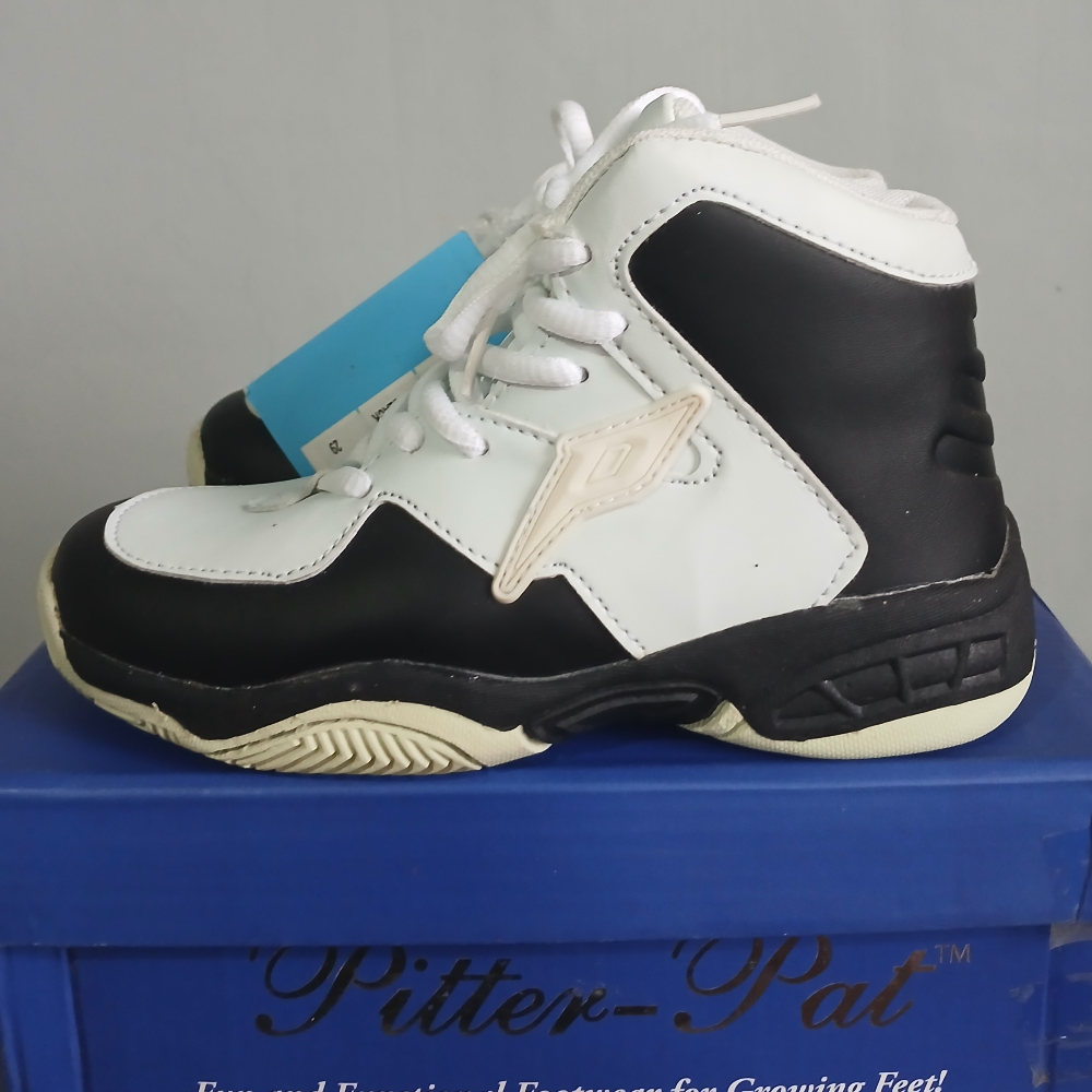 ksb0011(MPO) Pitter Pat  Shoes. Black & White size-29&31