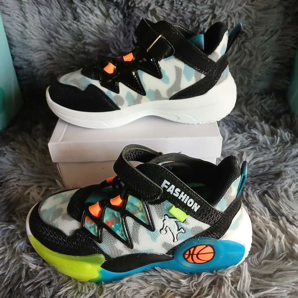 CA001-Kids Shoes DDWZ size 35 to 37 only.